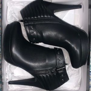 Used- G by Guess Dillyn Leather Stiletto Platform Bootie
